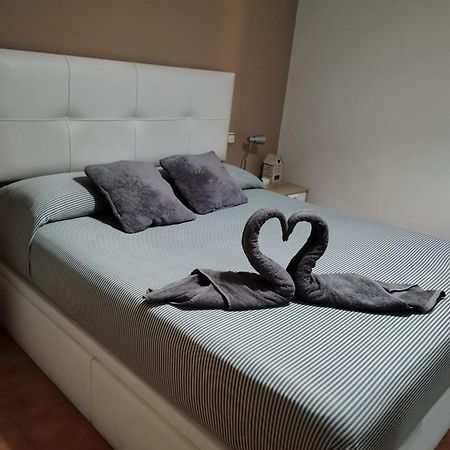 Habitacion Con Cama Matrimonial En Malaga Exterior photo