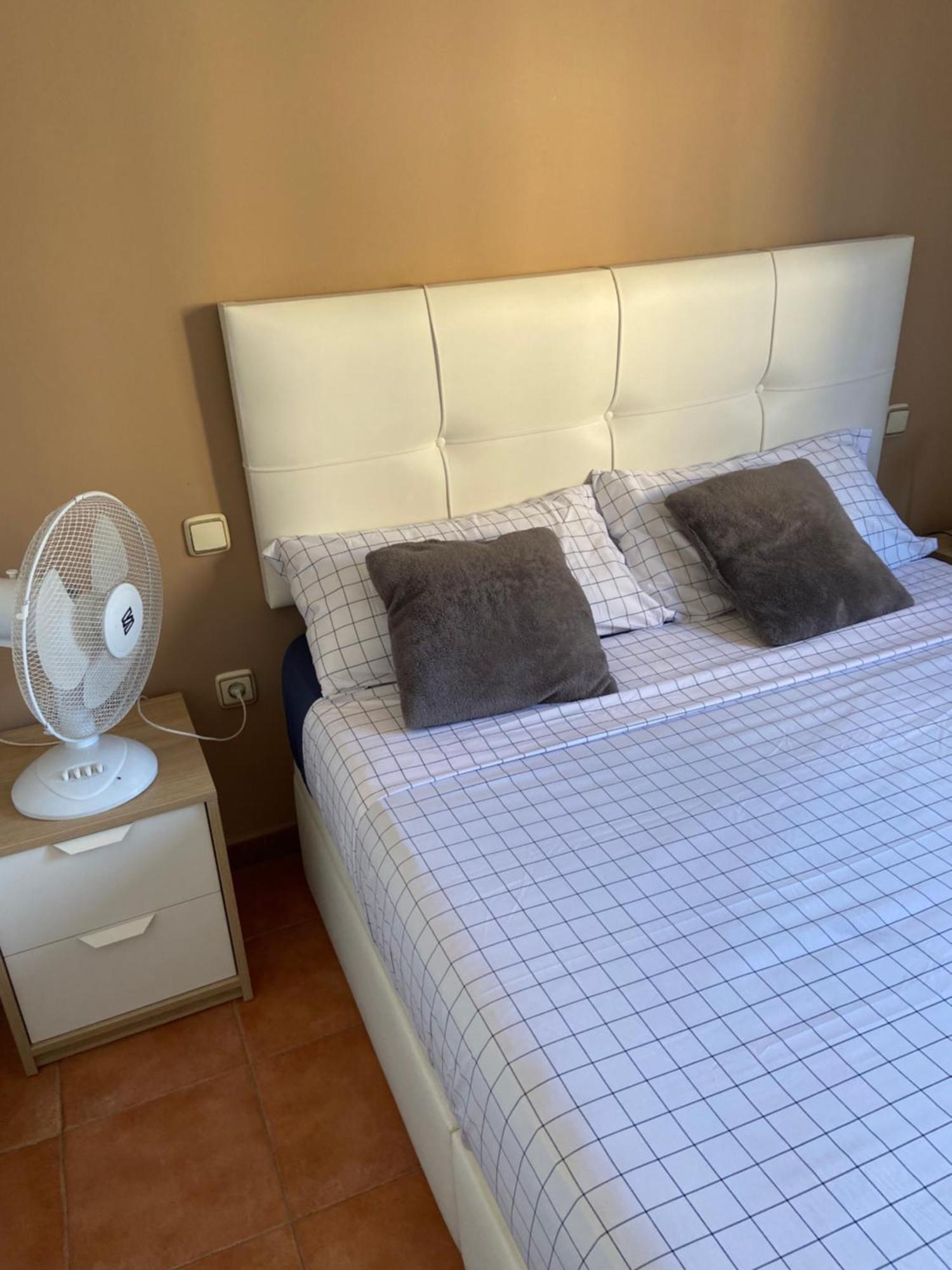 Habitacion Con Cama Matrimonial En Malaga Exterior photo